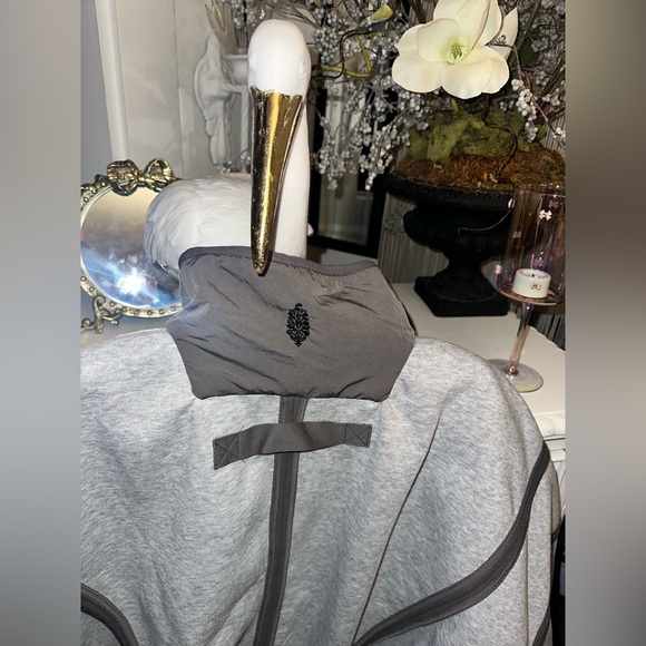 FREE PEOPLE Movement Peace Out Liner Jacket-Grey
$148 - Picture 10 of 13